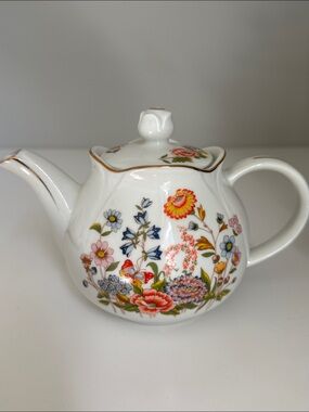 Beautiful vintage white Floral porcelain Teapot with Gold Trim made in Japan